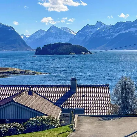 Stunning In With House Sea View Feriehus