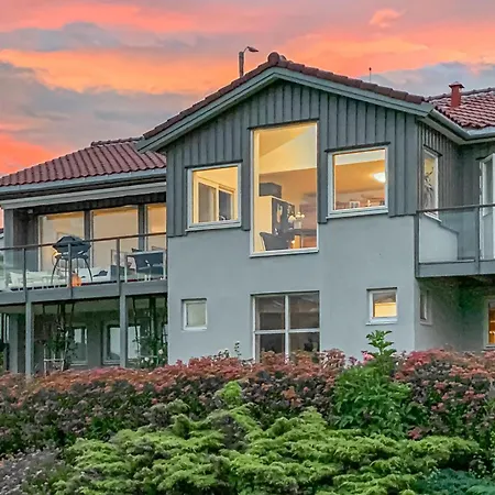 Feriehus Stunning In With House Sea View Ålesund