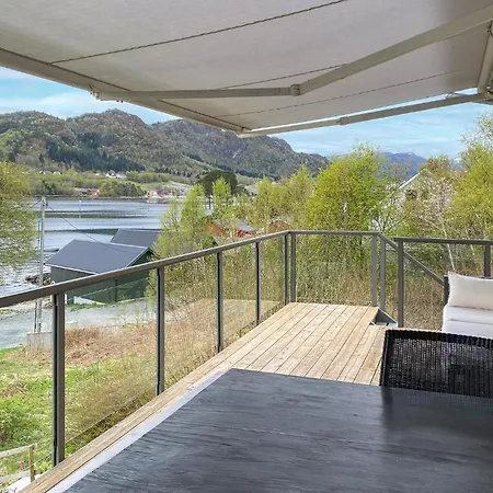 Feriehus Stunning In With House Sea View Ålesund