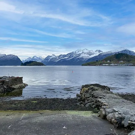 Feriehus Stunning In With House Sea View Ålesund