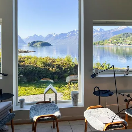 Feriehus Stunning In With House Sea View Ålesund